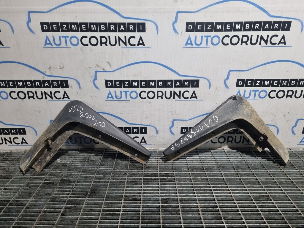 Aparatori noroi spate Mitsubishi Outlander III