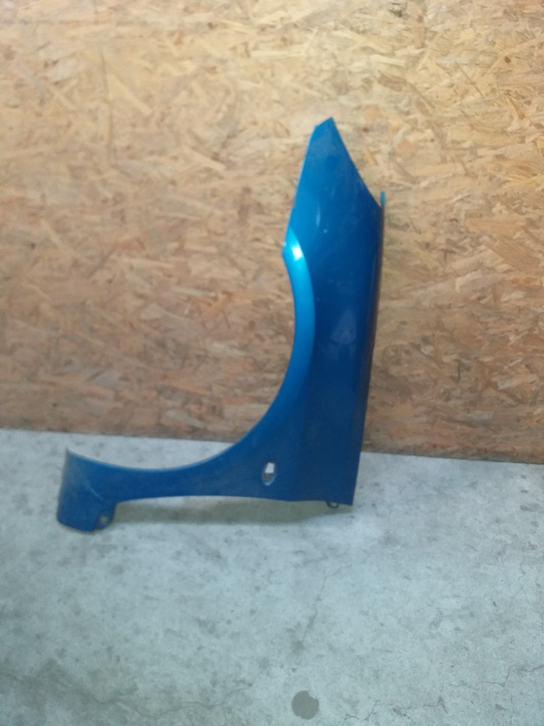 Aripă stânga față Peugeot 307, an fabricatie 2004