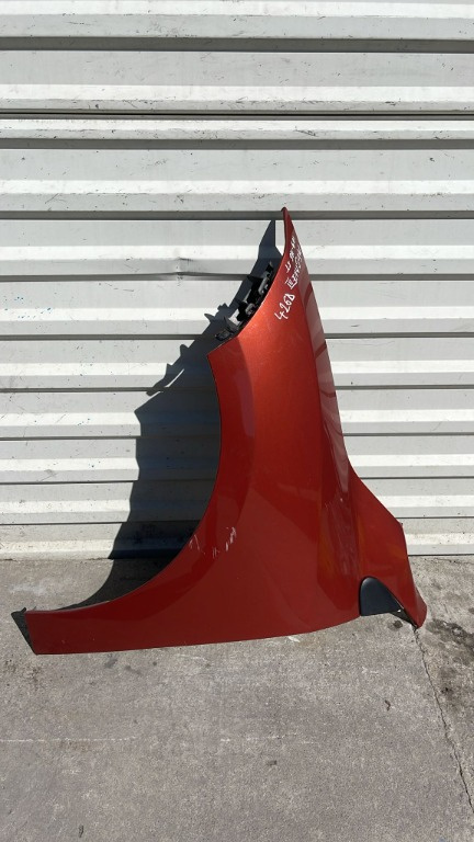 Aripă stânga Renault Megane 3 2009-2016 cu defecte
