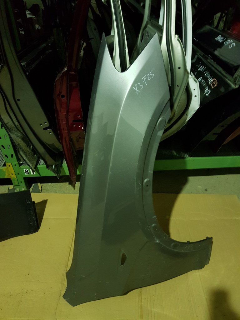 Aripa dreapta fata BMW X3 F25 2011 - 2015