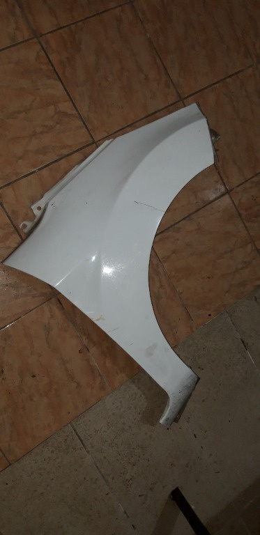 Aripa dreapta fata cu defect ford fiesta an 2013
