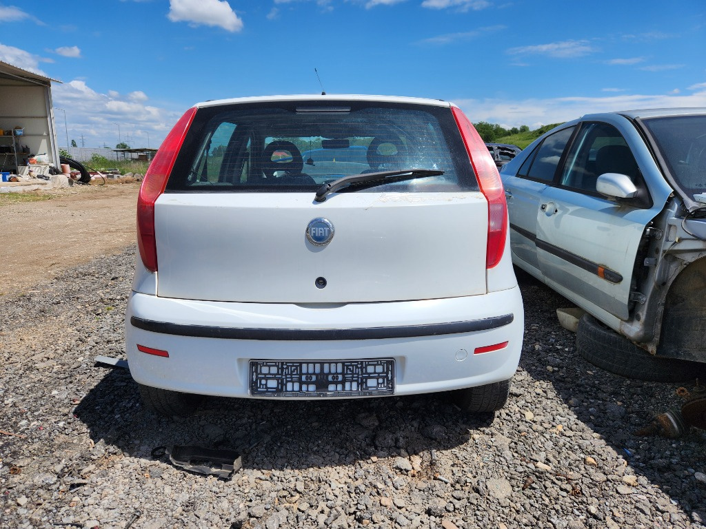 Aripa dreapta fata Fiat Punto 2004 Hatchback 1.2 benzină 44kw