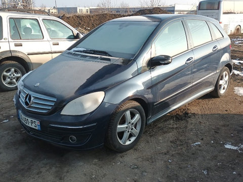 Aripa dreapta fata Mercedes B-Class W245 2006 hatchback 1800