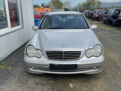 Aripa dreapta fata Mercedes C-Class W203 2003 Break 2.2 CDI