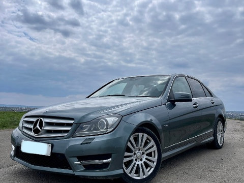 Aripa dreapta fata Mercedes C-Class W204 2011 Hatchback 2.2 cdi