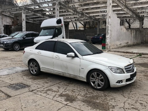 Aripa dreapta fata Mercedes C-Class W204 2011 sedan 2.2