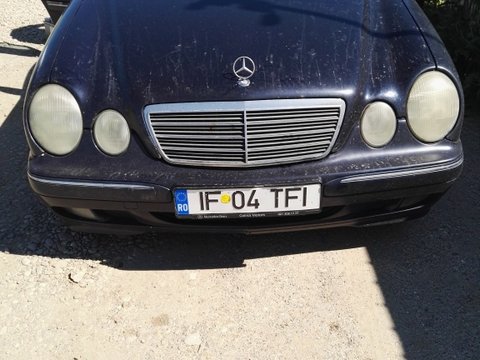 Aripa dreapta fata Mercedes E-CLASS W210 2001 berlina 2.2 cdi