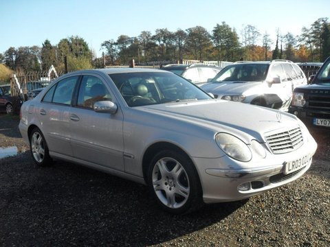 Aripa dreapta fata Mercedes E-CLASS W211 2004 Berlina 2,2