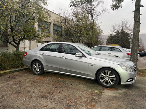 Aripa dreapta fata Mercedes E Class W212 2011