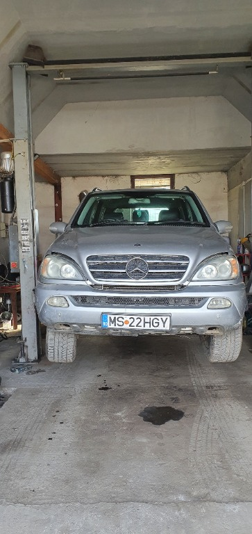 Aripa dreapta fata Mercedes M-Class W163 2003 SUV 2.7CDI