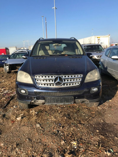 Aripa dreapta fata Mercedes M-Class W164 2006 SUV 