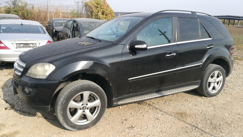 Aripa dreapta fata Mercedes M-CLASS W164 2008 jeep ML320 CDI