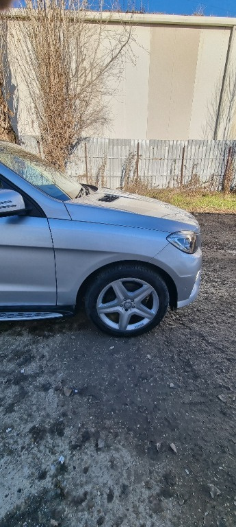 Aripa dreapta fata Mercedes ML320 cdi W166 AMG