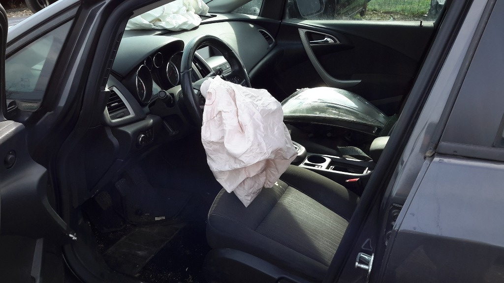 Aripa dreapta fata Opel Astra J 2011 bre