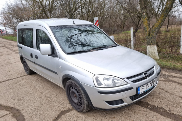 Aripa dreapta fata Opel Combo C 2009 min