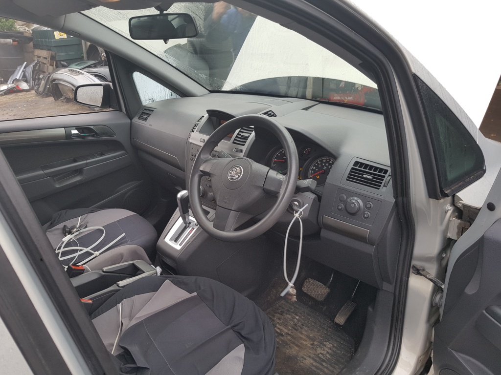 Aripa dreapta fata Opel Zafira 2006 Mono