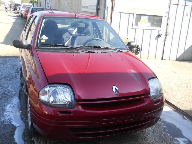 Aripa dreapta fata Renault Clio 2000 Berlina 1.4