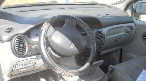 Aripa dreapta fata Renault Megane 2002 M