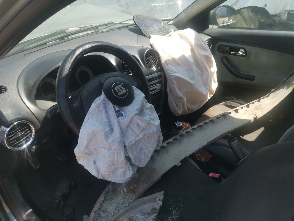 Aripa dreapta fata Seat Cordoba 2004 Sed