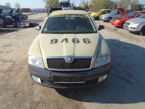 Aripa dreapta fata Skoda Octavia 2 2008 Berlina 1.9