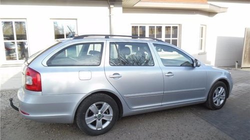 Aripa dreapta fata Skoda Octavia 2 2011 