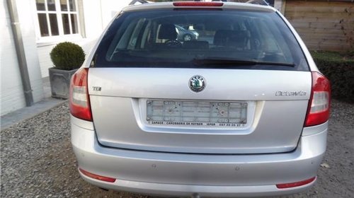 Aripa dreapta fata Skoda Octavia 2 2011 