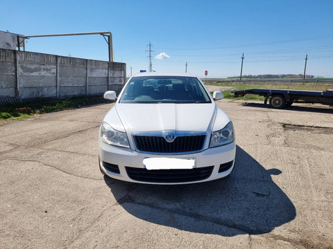 Aripa dreapta fata Skoda Octavia 2 2012 Hatchback 1.6