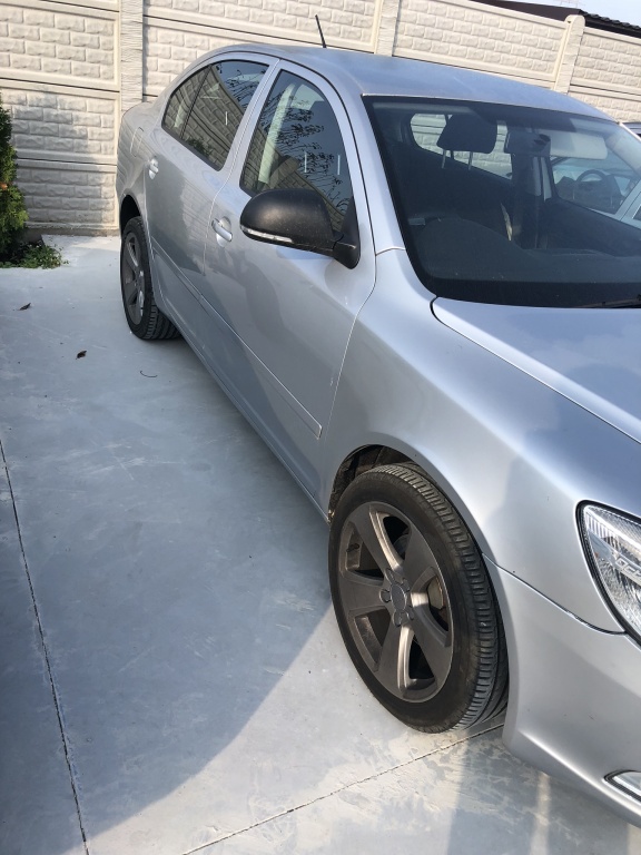 Aripa dreapta fata Skoda Octavia 2012 berlina 1.6 diesel