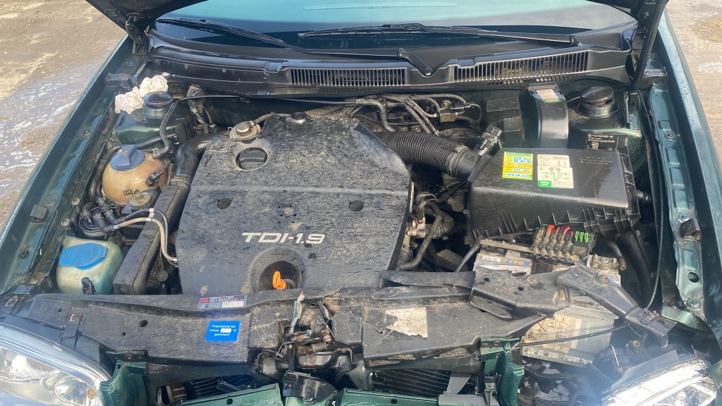 Aripa dreapta fata Volkswagen Golf 4 200