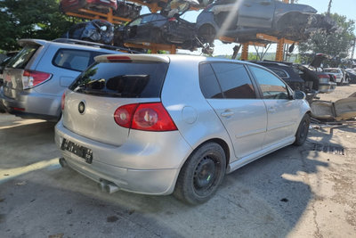 Aripa dreapta fata Volkswagen Golf 5 2004 HatchBac