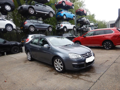 Aripa dreapta fata Volkswagen Jetta 2008 SEDAN 1.9 TDI BXE