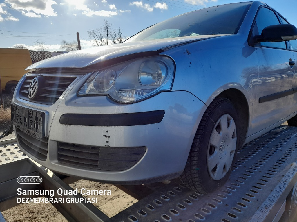 Aripa dreapta fata Volkswagen Polo 9N 2007 hatchba