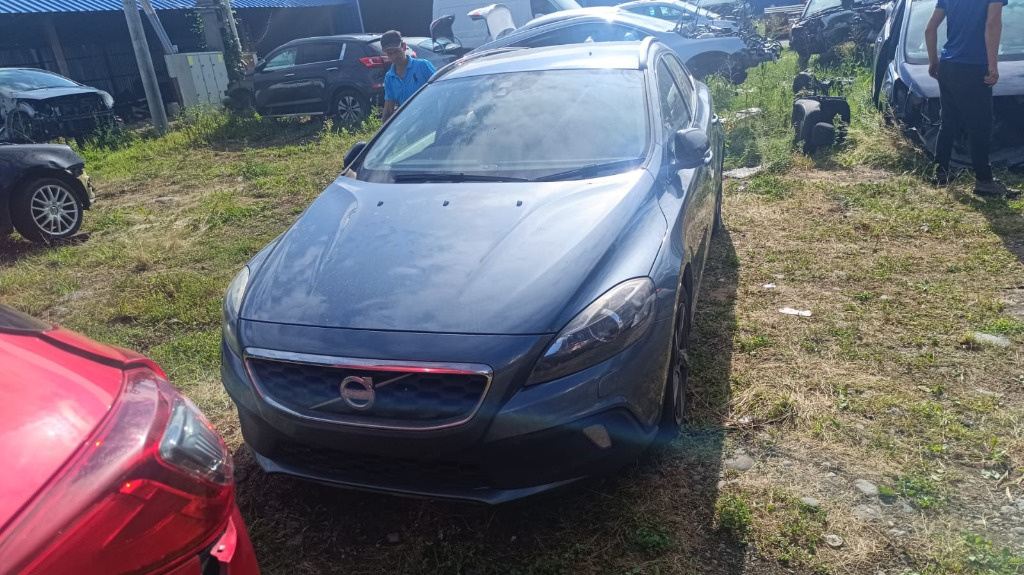 Aripa dreapta fata Volvo V40 2013 HATCHBACK 1.6HDI