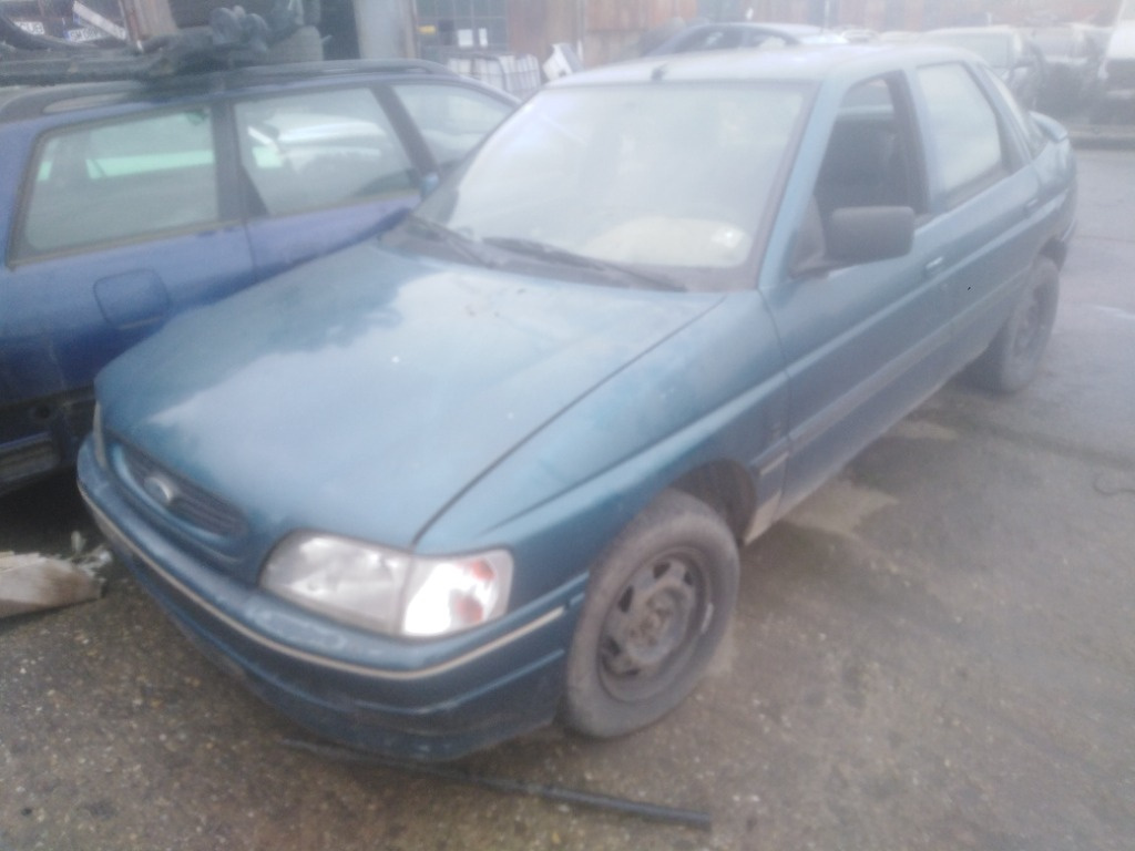 Aripa dreapta spate Ford Escort 1995 Hatchback 1.6 benzina 16v