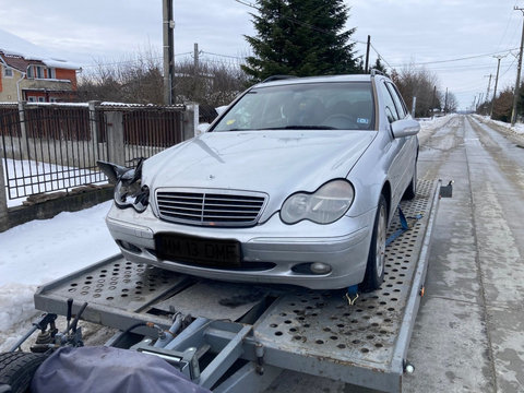 Aripa dreapta spate Mercedes C-Class W203 2003 COMBI 2.2 CDI