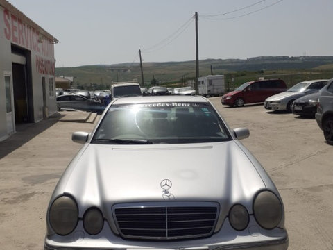 Aripa dreapta spate Mercedes E-Class S210 1999 limuzina 2799