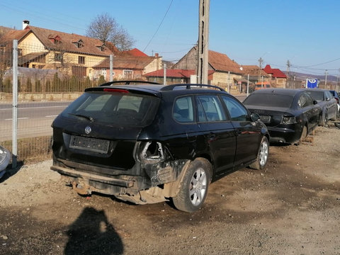 Aripa dreapta spate Volkswagen Golf 5(V) Variant 2008 1.9 TDI Diesel Cod motor BLS 105CP/77KW