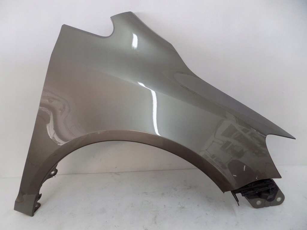 Aripa dreapta stanga fata NOUA vopsita Maro cod LA8X Volkswagen Golf VI Plus an 2009 2010 2011 2012 2013