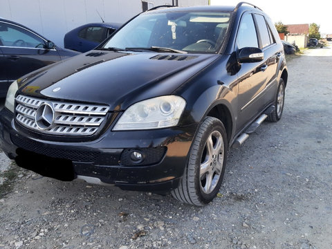 Aripa fata dreapta Mercedes Benz ML 320 an 2007 Motor 3.0 Diesel Cutie viteze automata