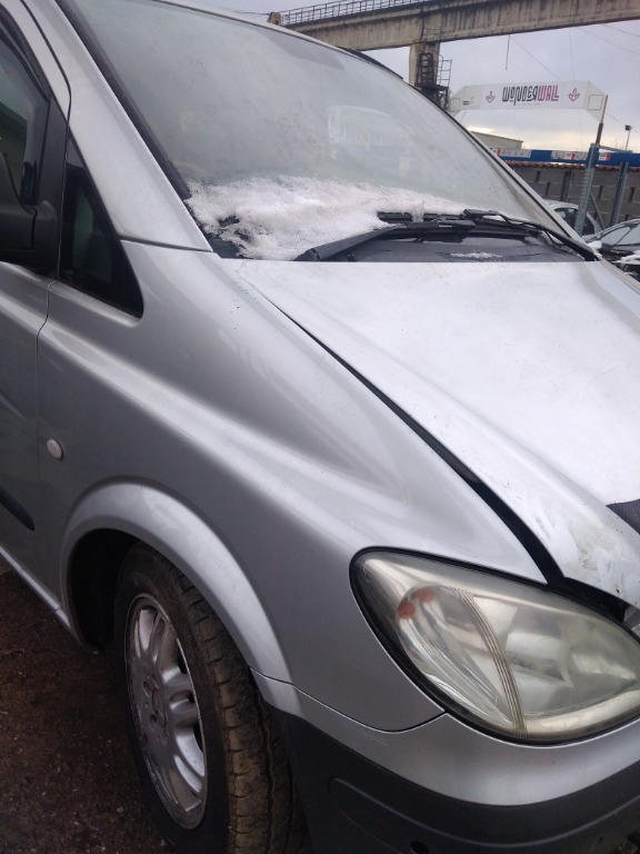 Aripa fata dreapta Mercedes-Benz Vito W639 an 2008