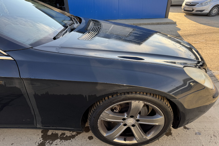 Aripa fata dreapta negru obsidian 197 Mercedes-Ben