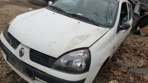 Aripa fata Renault Clio I an 2001