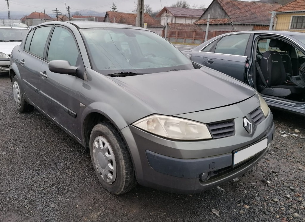 Aripa fata stanga/dreapta Renault Megane 2 2004 1.6 Benzina Cod Motor K4M(760) 113CP/83KW