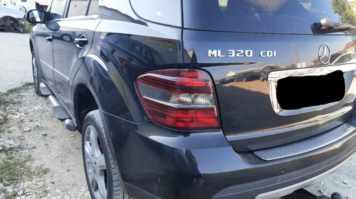 Aripa fata stanga Mercedes Benz ML 320 a