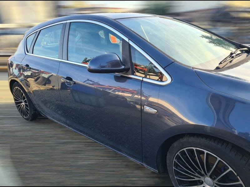 Aripa fata stanga Opel Astra J 2009-2012