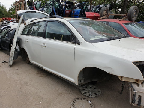 Aripa fata Toyota Avensis T25 2007