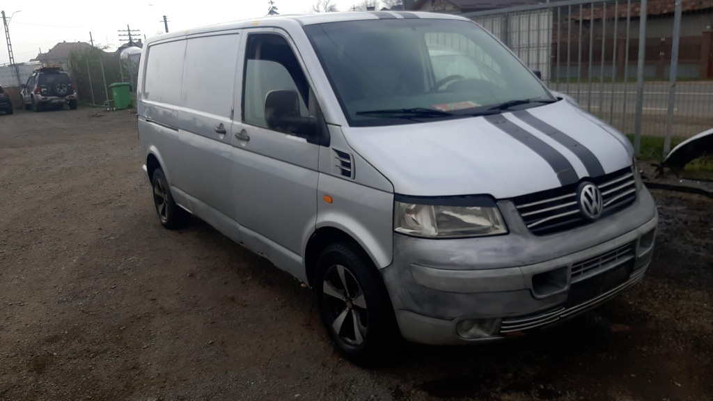 Aripa fata Volkswagen Transporter V 2004 2.5 Diesel Cod motor AXD 130CP/96KW