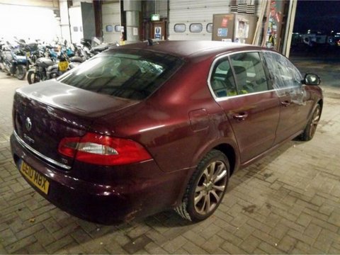 Aripa spate dreapta Skoda Superb An fabricatie 2010 2.0 Diesel Cod motor:BMP 140 CP