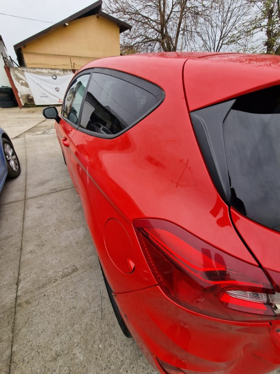 ARIPA SPATE STANGA DREAPTA FORD FIESTA MK8.