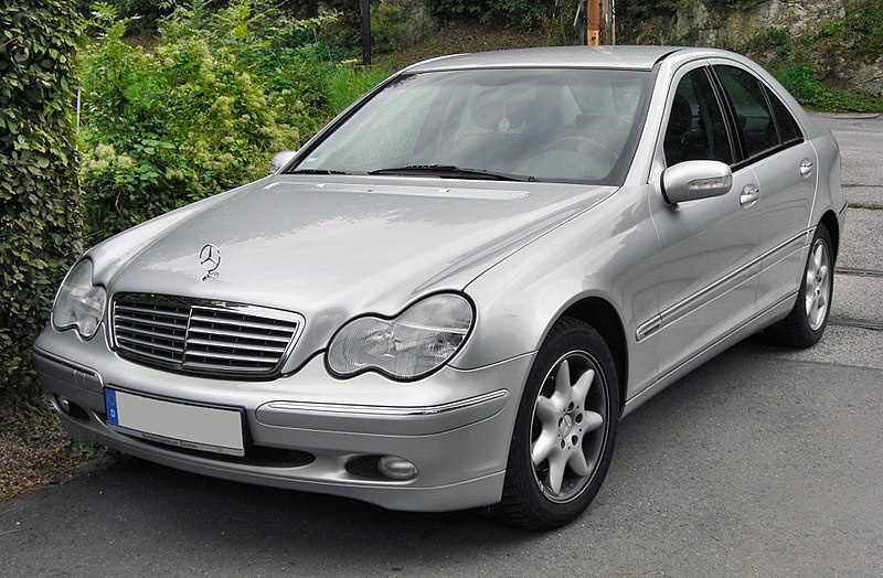 Aripa stanga/dreapta Mercedes C Class W203 an 2001